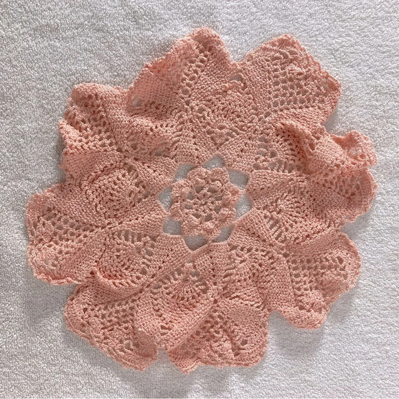 Vintage Handmade Pink & Cream Crochet Lace Round Doilies X2 - Picture 3 of 10